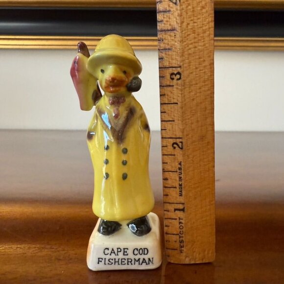 Vintage Old Salty Sea Captain Cape Cod Fisherman Salt Pepper Shaker Japan Parrot - Picture 9 of 10